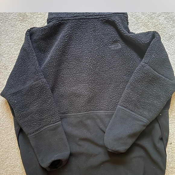 The North Face black women’s fleece jacket with high collar, size small - Picture 3 of 5